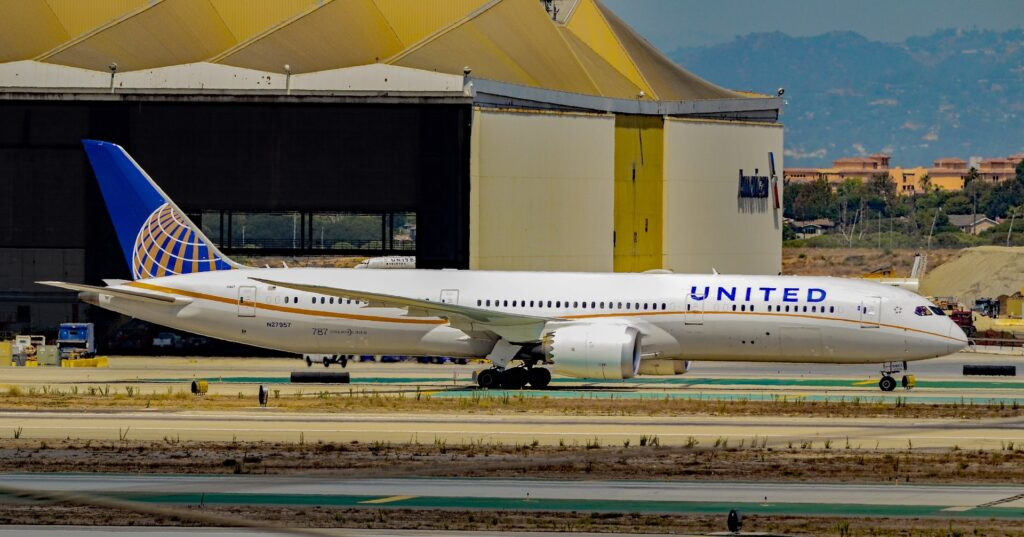 united airlines flight ua82 emergency